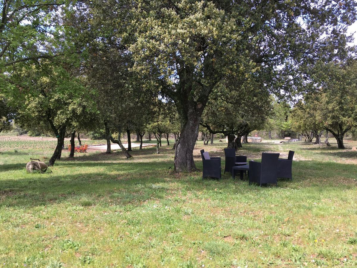 Lioux Chambres D'Hotes De La Verrerie מראה חיצוני תמונה